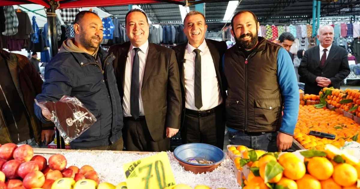 Başkan Dutlulu Esnafla Perşembe Pazarı’nda Buluştu