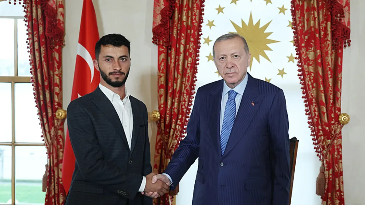 Başkan Erdoğan, Filistinli Yönetmen Adra’yı Ağırladı