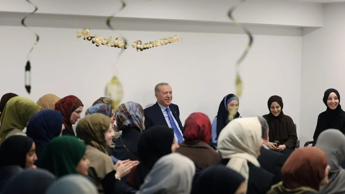 Başkan Erdoğan Öğrenci Yurdunu Ziyaret Etti