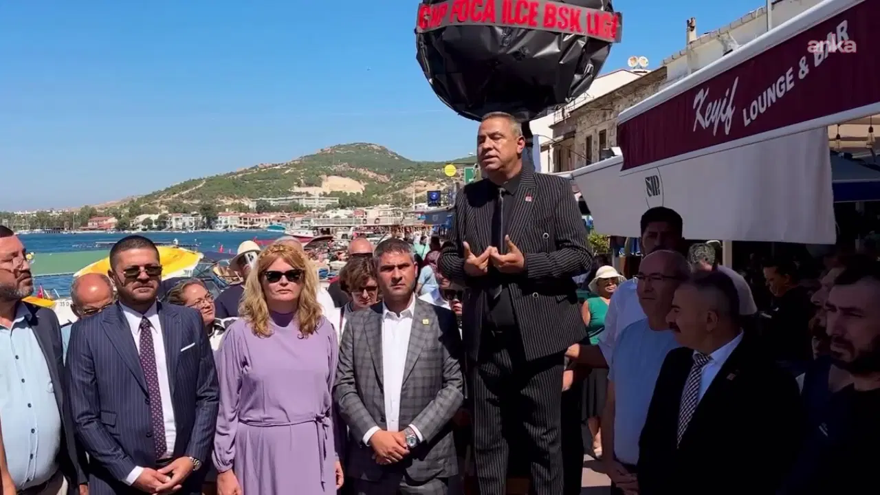 Başkan Fıçı’ya Protesto: Beyaz Ayakkabı ve Çelenk