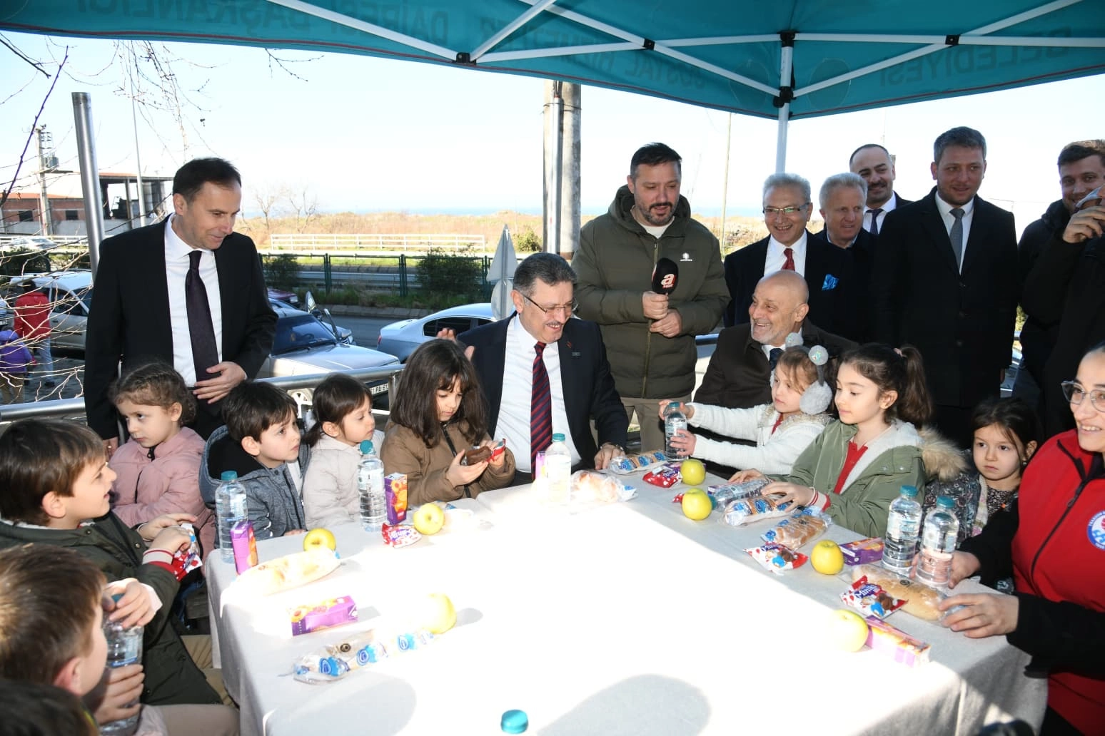 Başkan Genç, Çarşıbaşı’nda Vatandaşlarla Buluştu