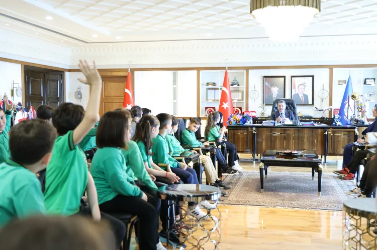 Başkan Genç’ten Öğrencilere Raylı Sistem Müjdesi!