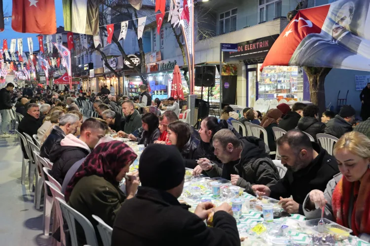 Başkan Hürriyet Alikahya’da İftar Sofrası Kurdu