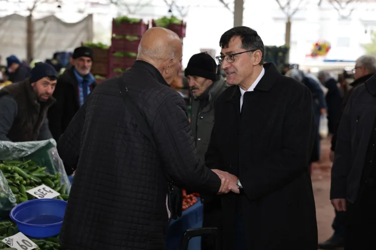 Başkan Kahveci, Esnafa Destek İçin Pazarda