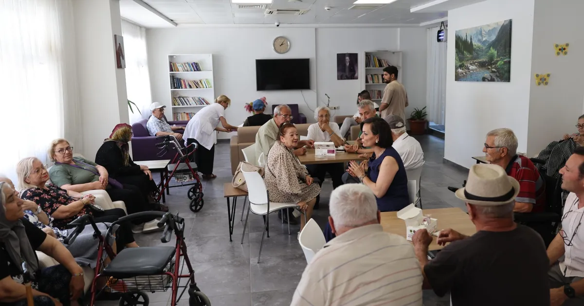 Başkan Kınay Huzurevi’nde Bayram Sevinci Yaşadı