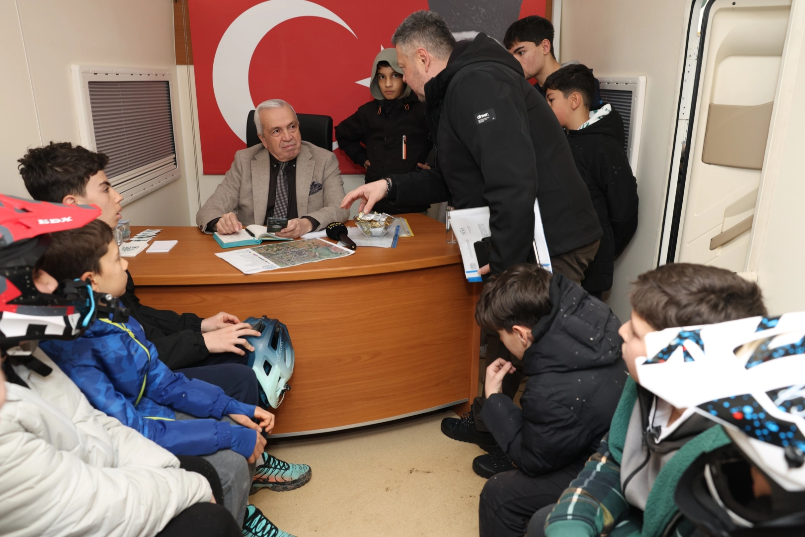 Başkan Özdemir, Kızılcıklı’da Çocukların Sesine Kulak Verdi