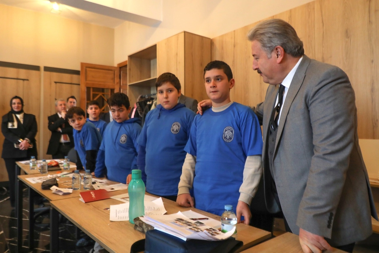 Başkan Palancıoğlu’ndan Öğrencilere İngilizce Desteği