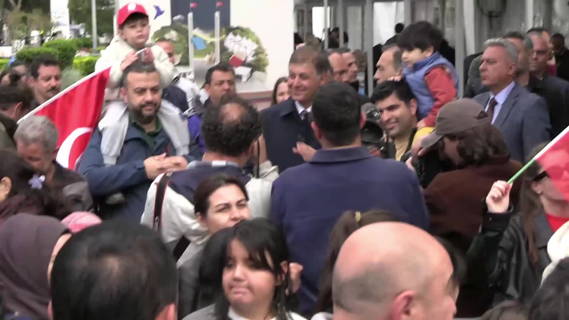 Başkan Tugay: Çocuklar Geleceğimizin Teminatı