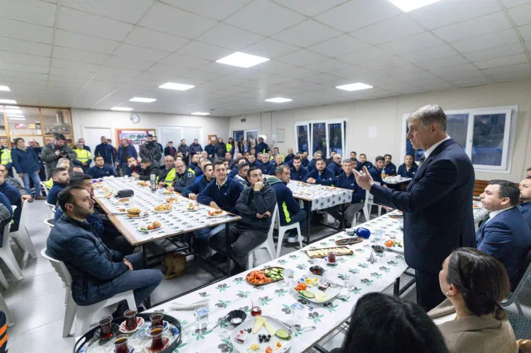 Başkan Tugay’dan Çalışanlara Motivasyon Ziyareti
