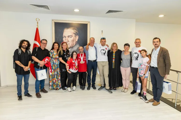 Başkan Tugay, Sporculardan Gurur Dolu Ziyaret