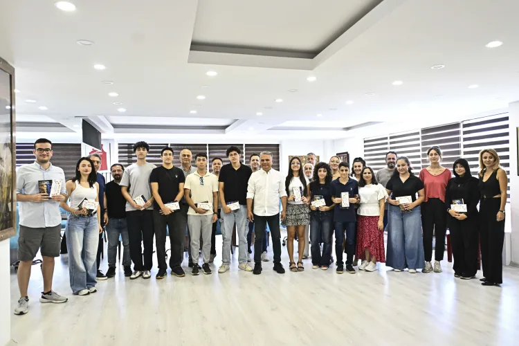 Başkan Uysal, Başarılı Öğrencileri Ödüllendirdi