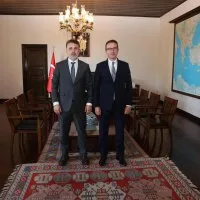 1783396245<em>715</em>Baskan-Vekili-Bibadan-Iznike-‘Kultur-merkezi-ve-B-Kafe-mujdesi.jpeg