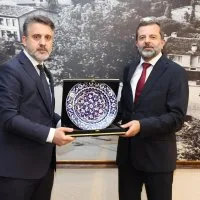 1781012713<em>149</em>Baskan-Vekili-Biba-Gursuya-cikarma-yapti.jpeg