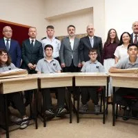 1783597214<em>98</em>Baskan-Vekili-Biba-ogrencilerin-karne-heyecanina-ortak-oldu.jpeg