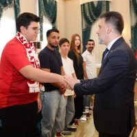 1781276720<em>24</em>Baskan-Vekili-Biba-sampiyon-marsin-bestecilerini-agirladi.jpeg