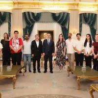 1781276720<em>864</em>Baskan-Vekili-Biba-sampiyon-marsin-bestecilerini-agirladi.jpeg