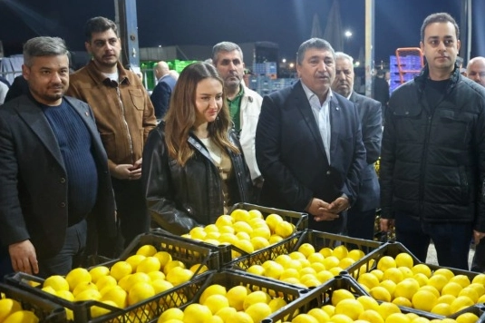 Başkan Vekili Özdemir, Hal Esnafının Yanında!