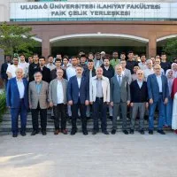 Başkan Vekili Şahin Biba, bayram sabahı öğrencilerle buluştu Başkan Vekili Şahin Biba, bayram sabahı öğrencilerle buluştu