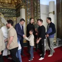 Başkan Vekili Şahin Biba, bayram sabahı öğrencilerle buluştu Başkan Vekili Şahin Biba, bayram sabahı öğrencilerle buluştu