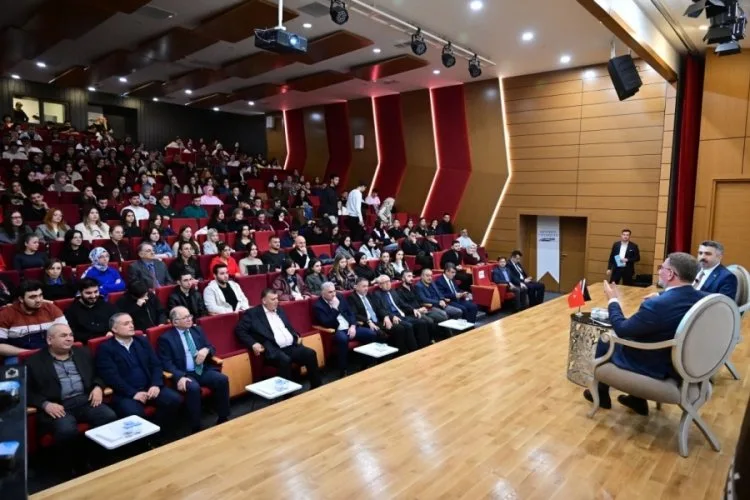 Başkan Yılmaz Gençlerle Geleceği Konuştu