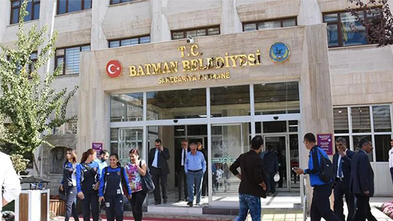 Batman’da Elden Para Dağıtımı İddiası Tartışma Yarattı