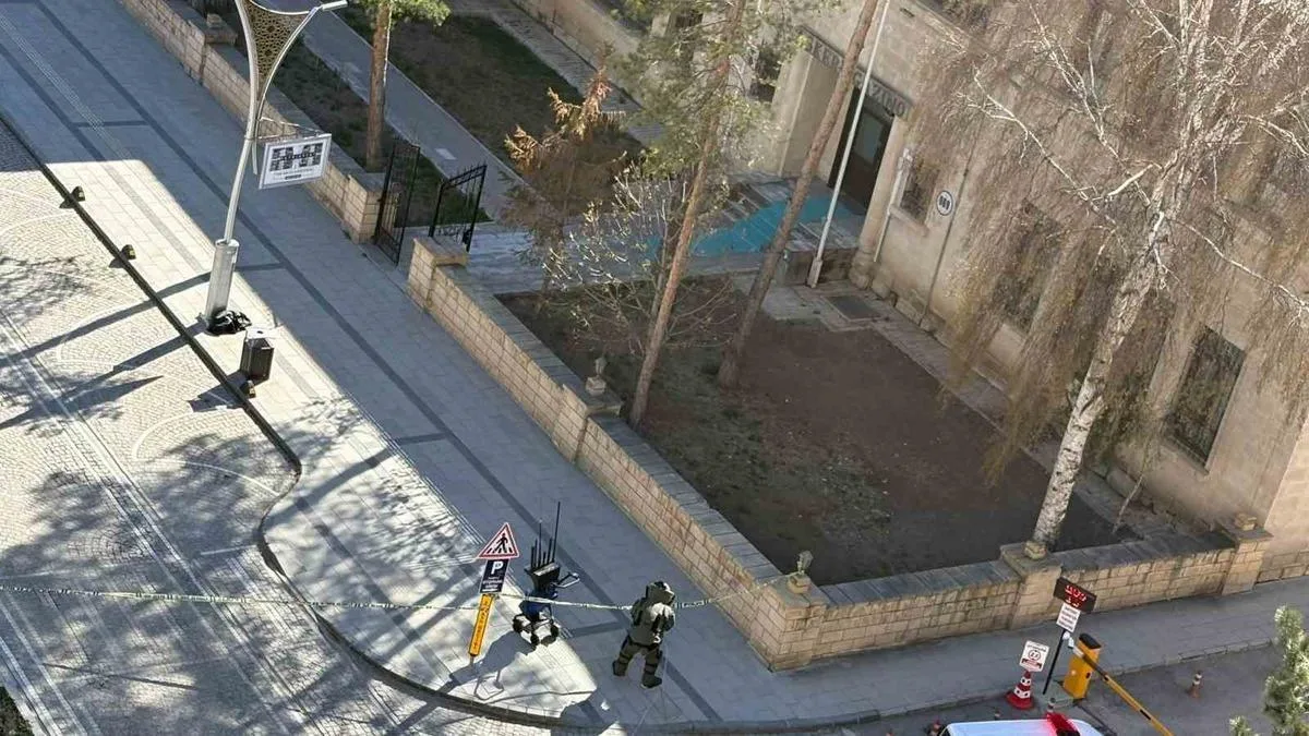 Bayburt’ta Şüpheli Paket Paniği: Mont Çıktı!
