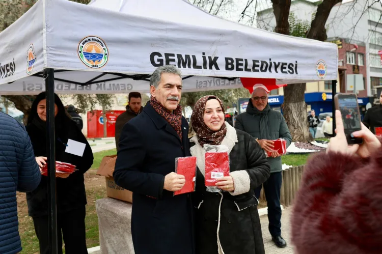 Bayrağımıza Sahip Çıkıyoruz: Gemlik’te Dayanışma