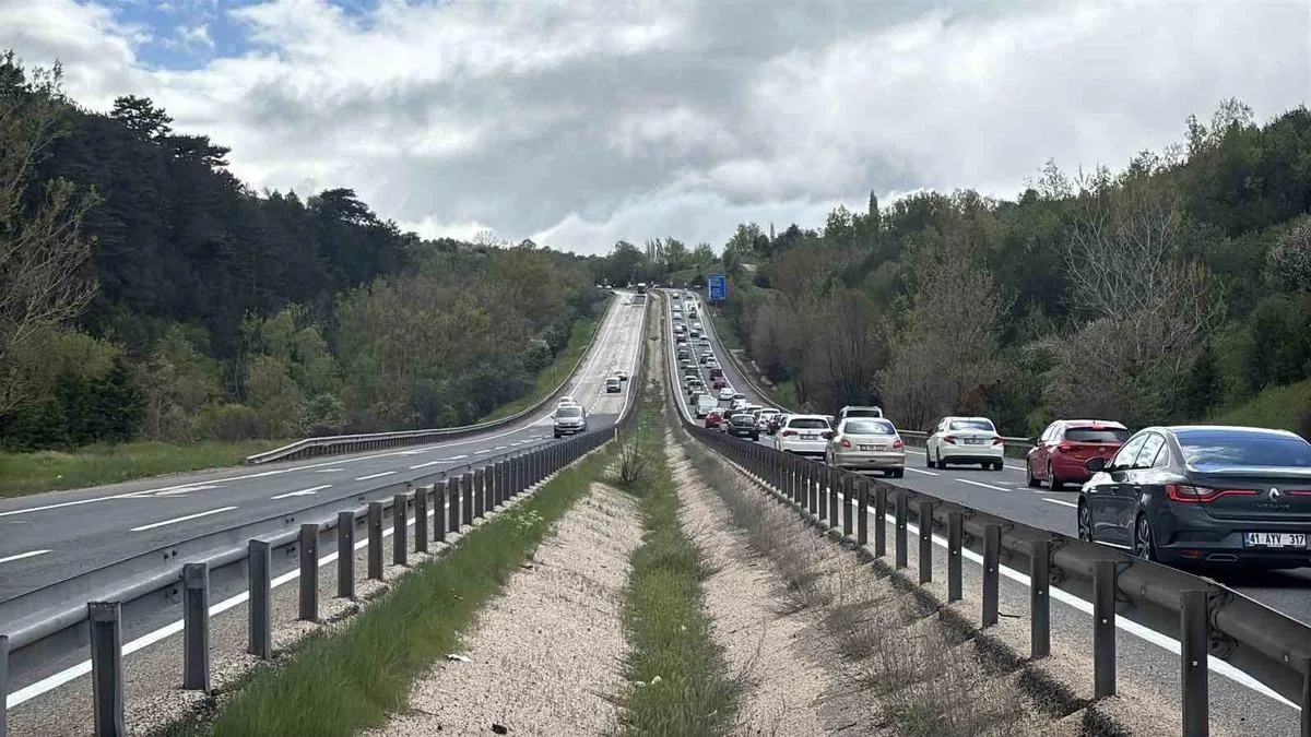 Bayram Dönüşü: Trafik Kilitlendi, Kuyruklar Uzadı!