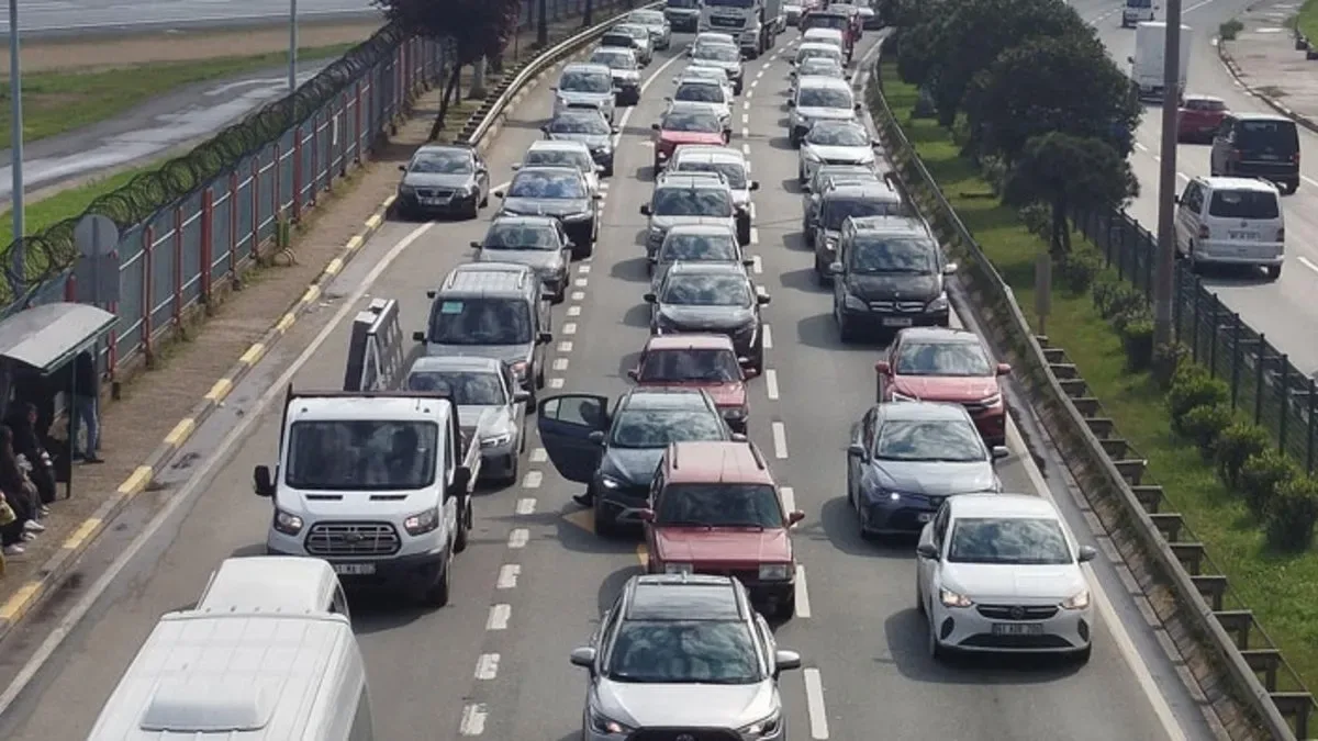 Bayram Dönüşü: Trafikte Kilometrelerce Kuyruk!