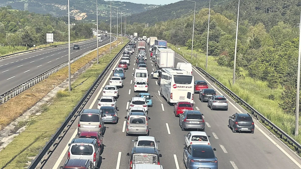 Bayram Dönüşünde Trafik Kilitlendi! Araç Kuyruğu Uzadı