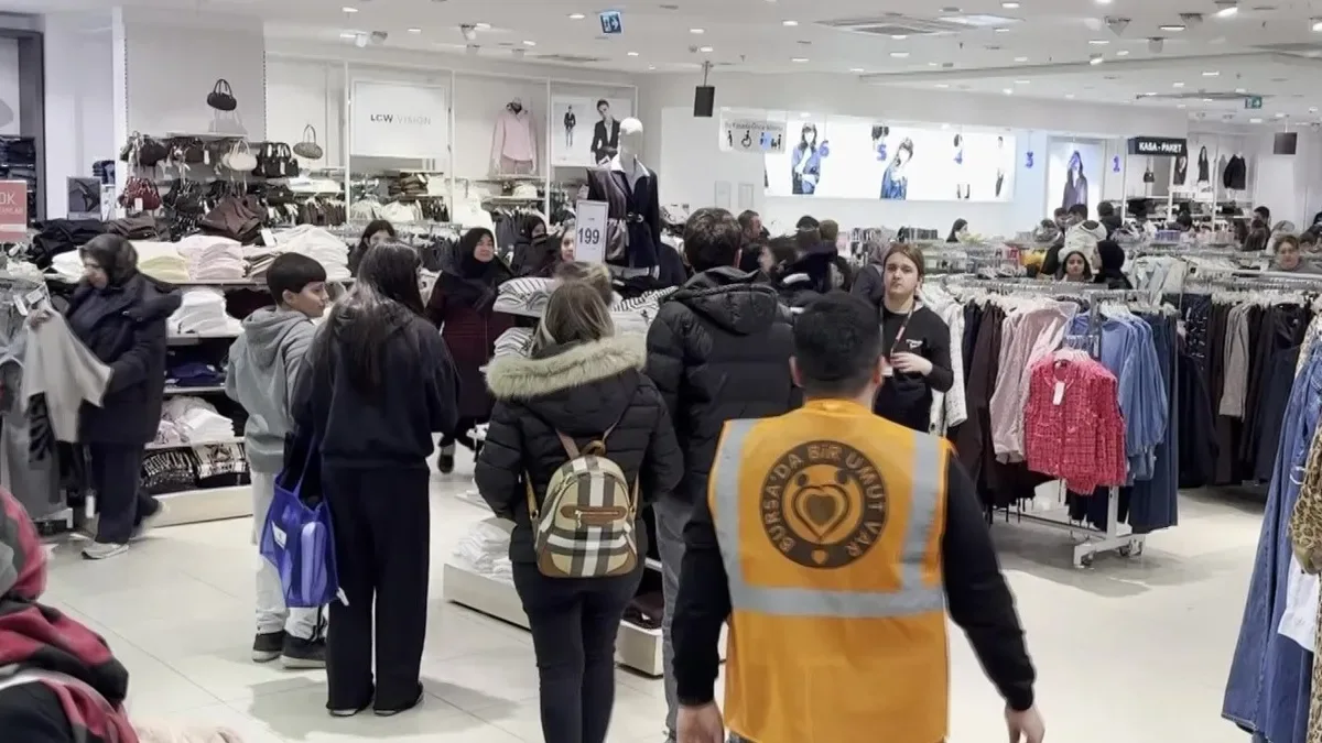 Bayram Sevinci: 400 Çocuğa Alışveriş Çeki
