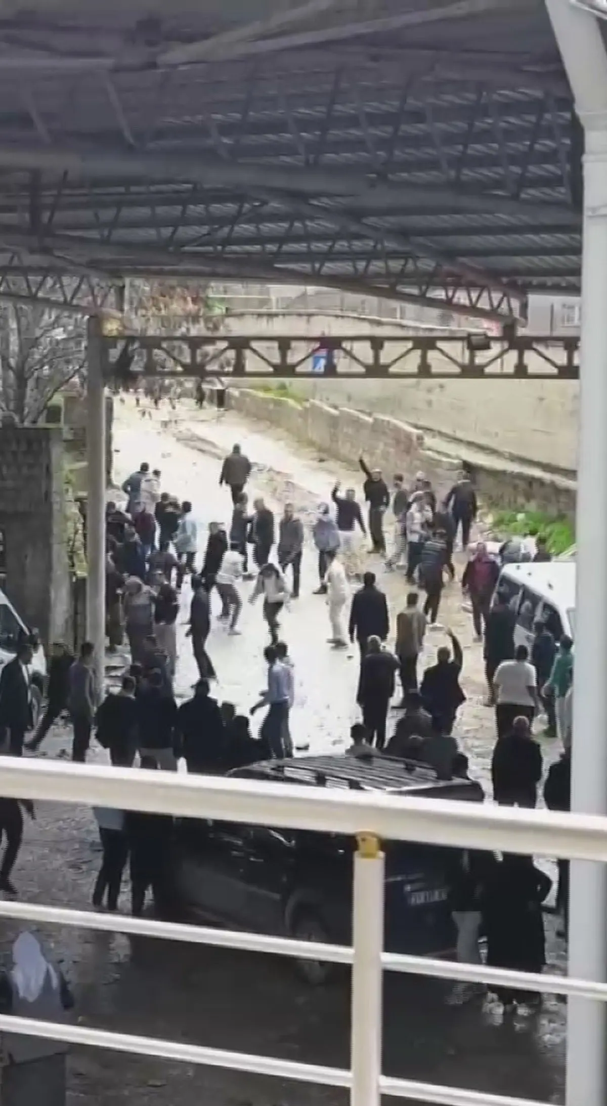 Bayram günü bir mahalle kana bulundu! 3 kişinin öldüğü kavgada baba-oğul detayı 2