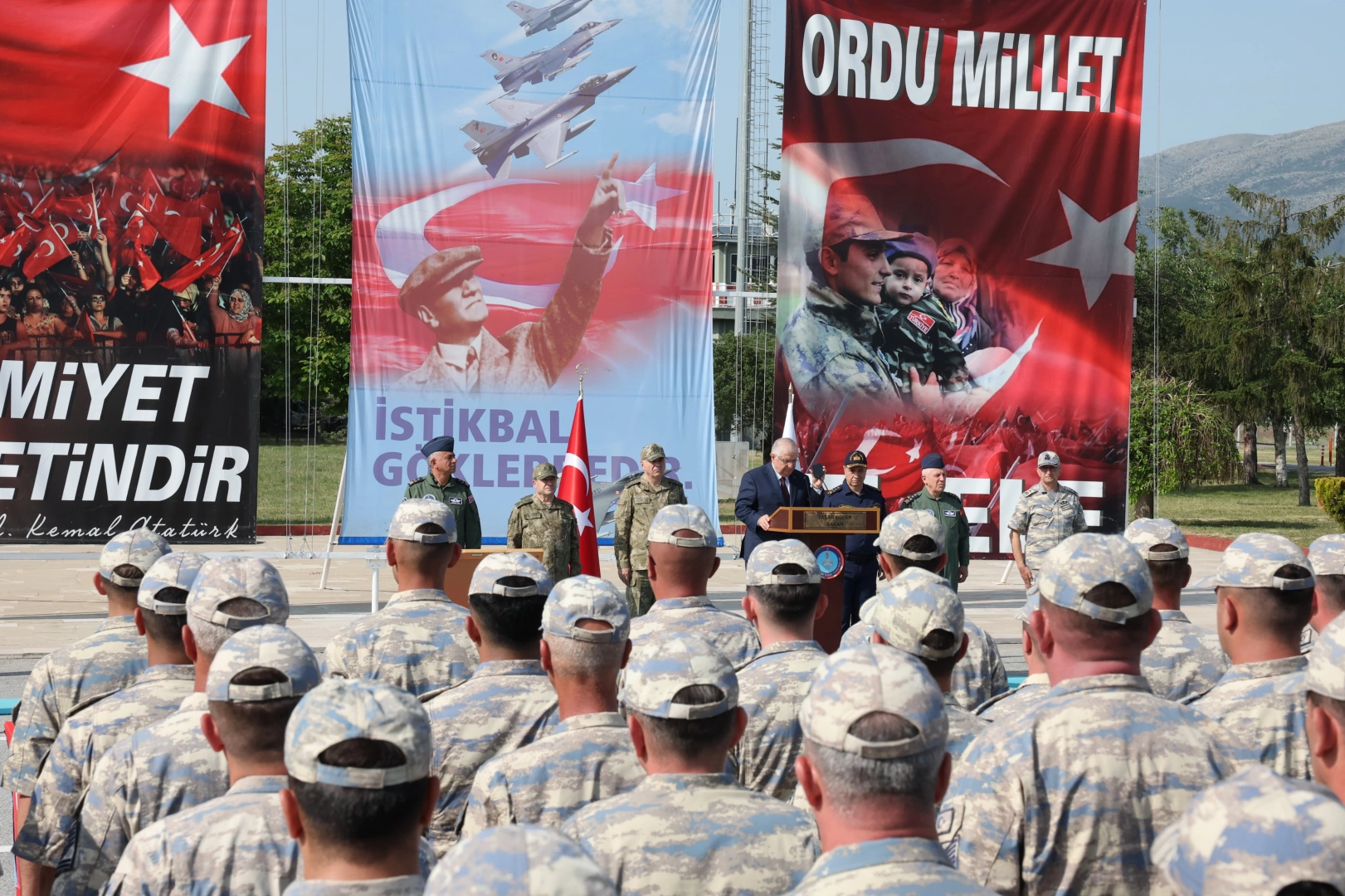 Bayramda Mehmetçik’e Bakan Güler’den Moral