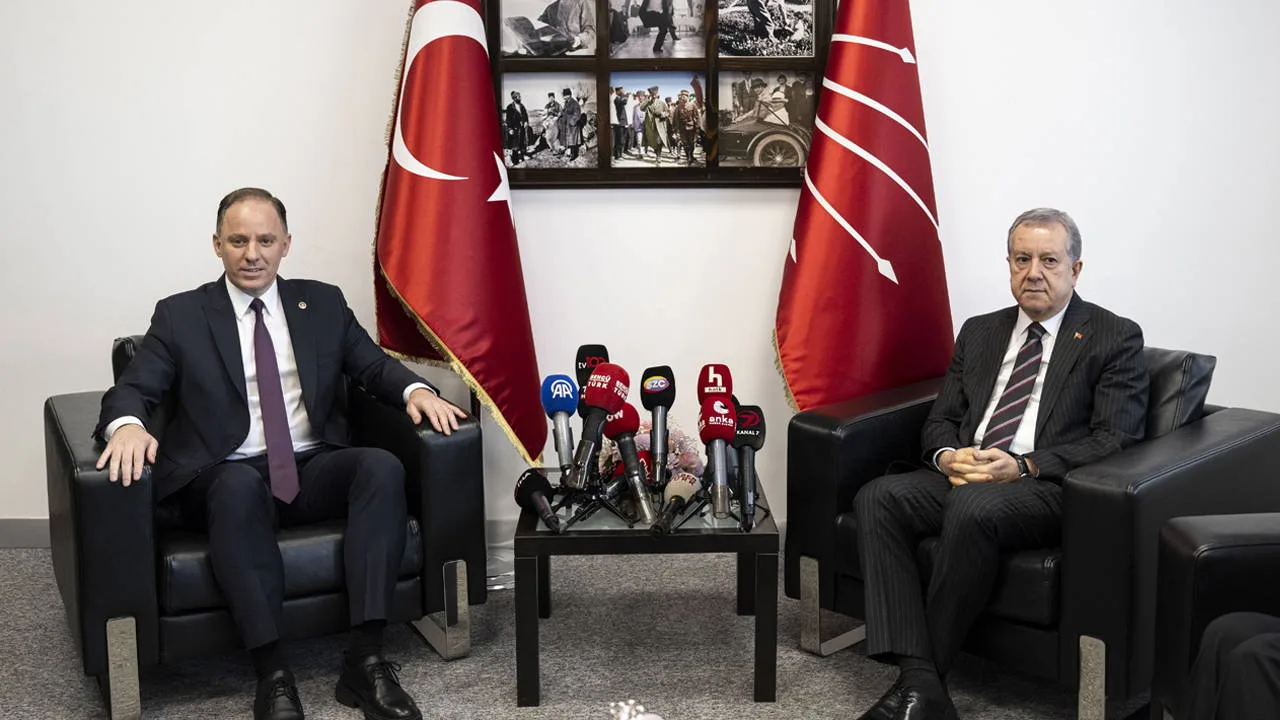 Bayramda Siyasi Tansiyon: CHP-MHP ‘Darbe’ Diyaloğu