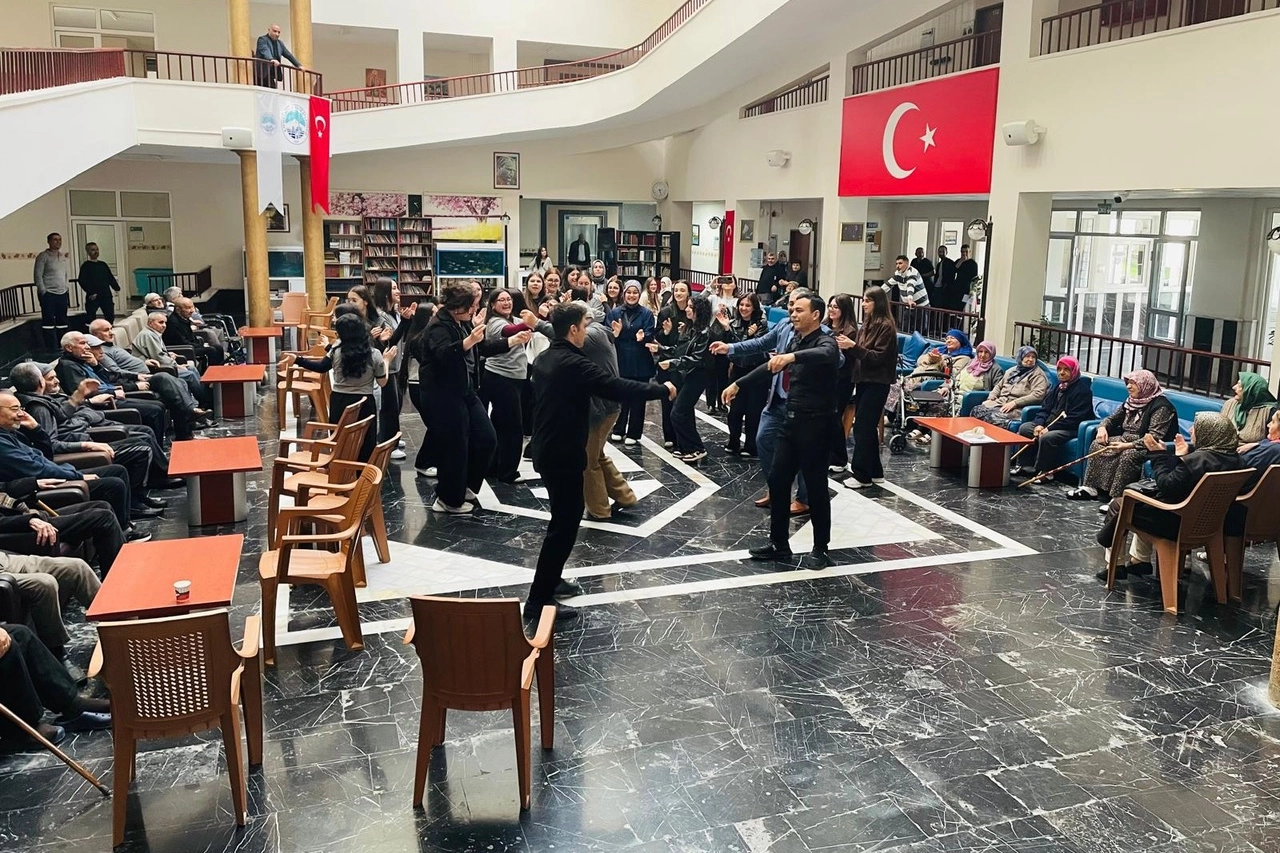 Bayramda Ulu Çınarlara Anlamlı Ziyaret