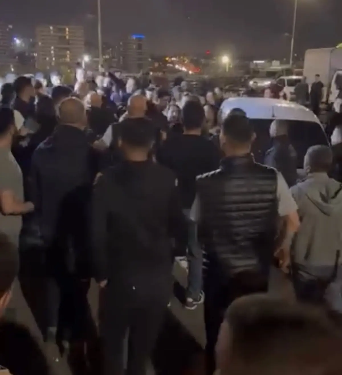 Sebze ve Meyve Hali nde bıçaklı kavga: 7 gözaltı 12 polis yaralandı 2