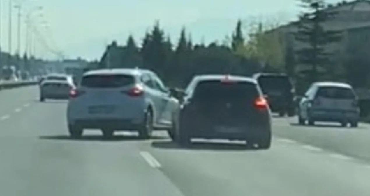 Bebekli Aileyi Sıkıştıran Sürücü Kaza Yaptı!