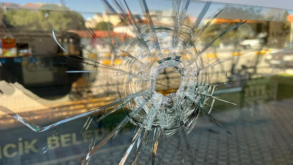 Belediye Mağazasına Kurşun: Eski Başkan Gözaltında!