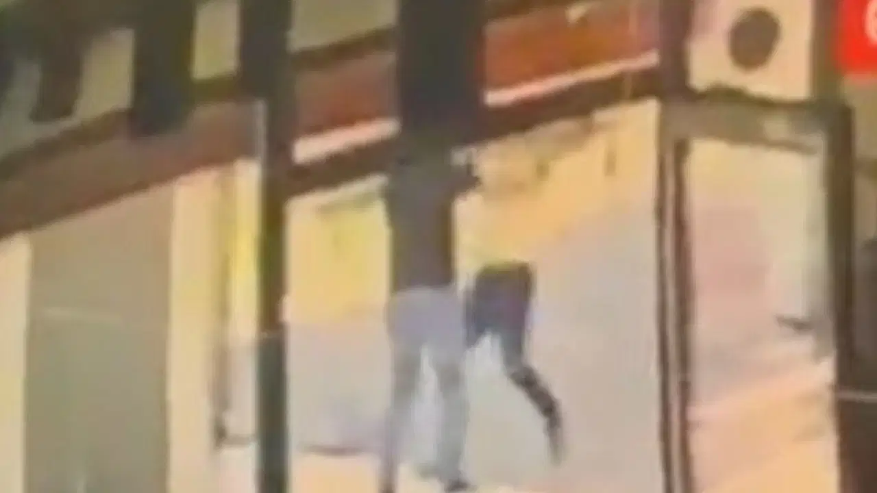 Belediye Müdürü ve Mimar Sokakta Kavga Etti!