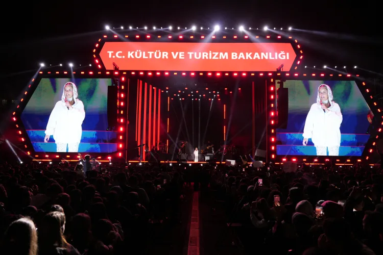 Bengü, Diyarbakır’da Müzikseverlerle Buluştu
