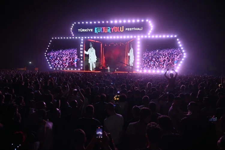 Bengü, Nevşehir Festivali’nde Görsel Şölen Yarattı