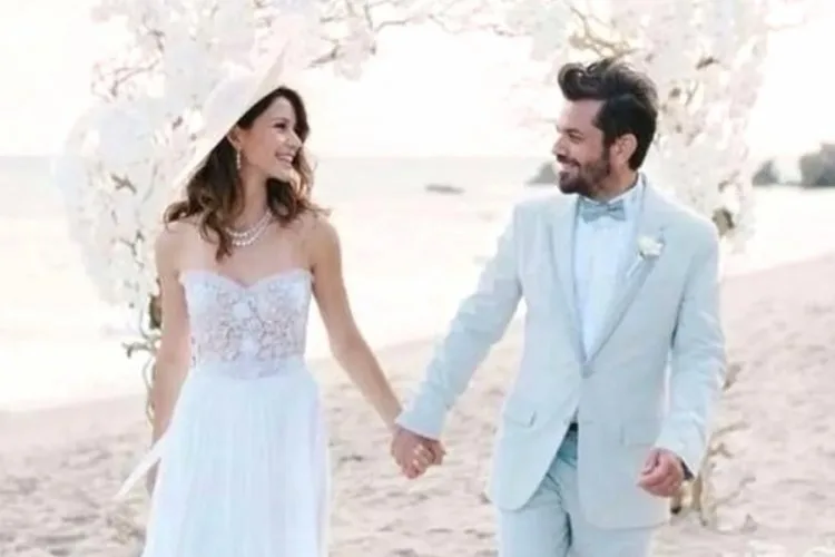 Beren Saat ve Kenan Doğulu’dan Aşk Dolu Kutlama!