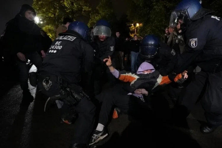 Berlin’de Filistin Destek Gösterisine Polis Müdahalesi