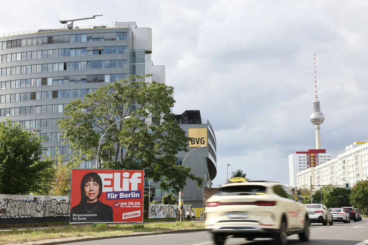 Anketlerde birinci! Berlin deki Türk aday İsrail i korkuttu... Herkes Elif Eralp i konuşuyor 3