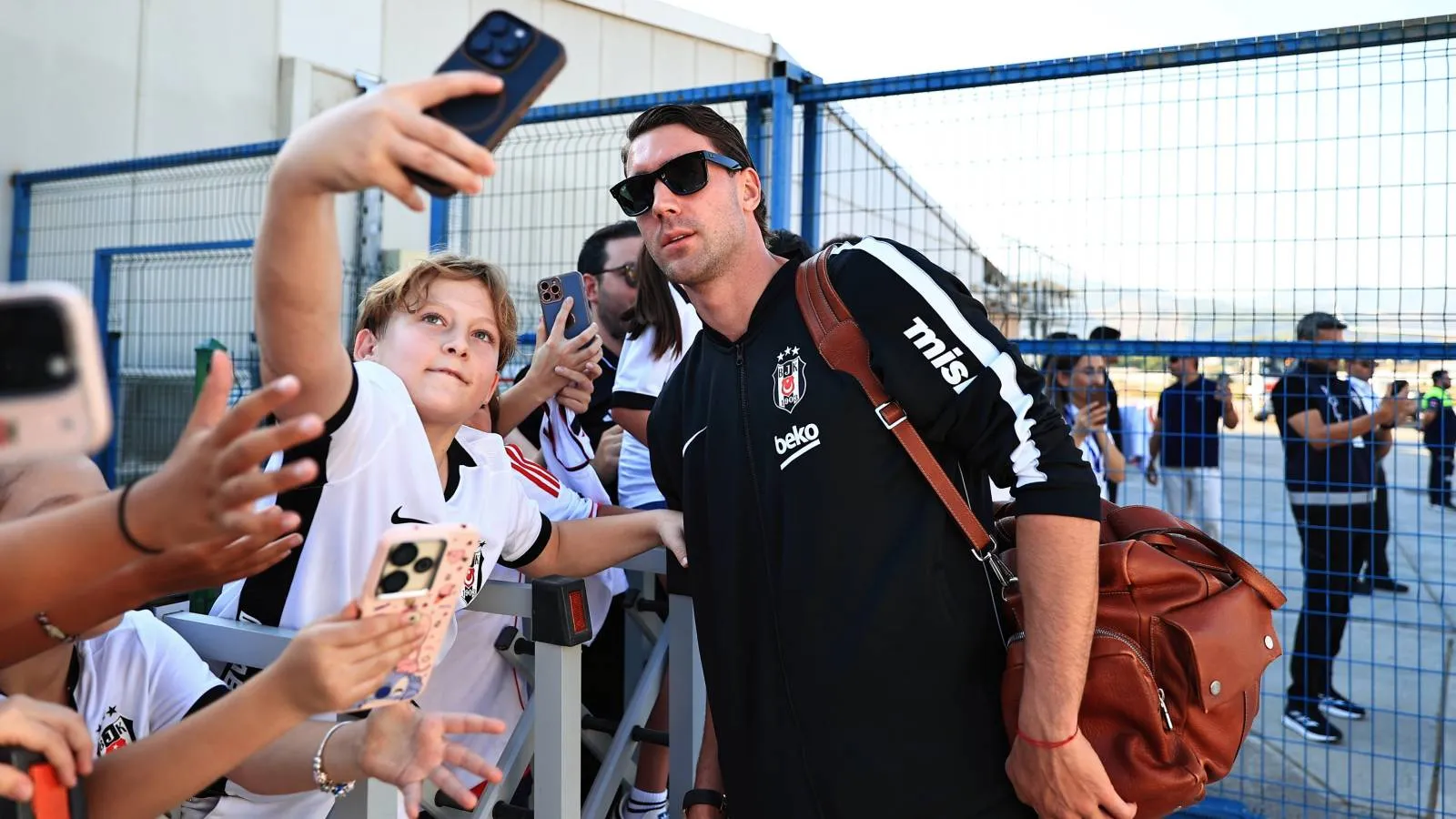 Beşiktaş, Alanya’da Taraftar Coşkusuyla Karşılandı!