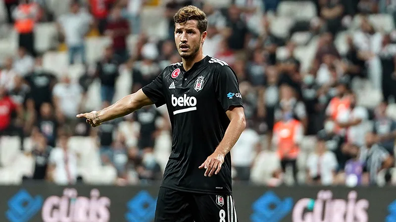 Beşiktaş, Antalyaspor’u 4-2 ile geçti!