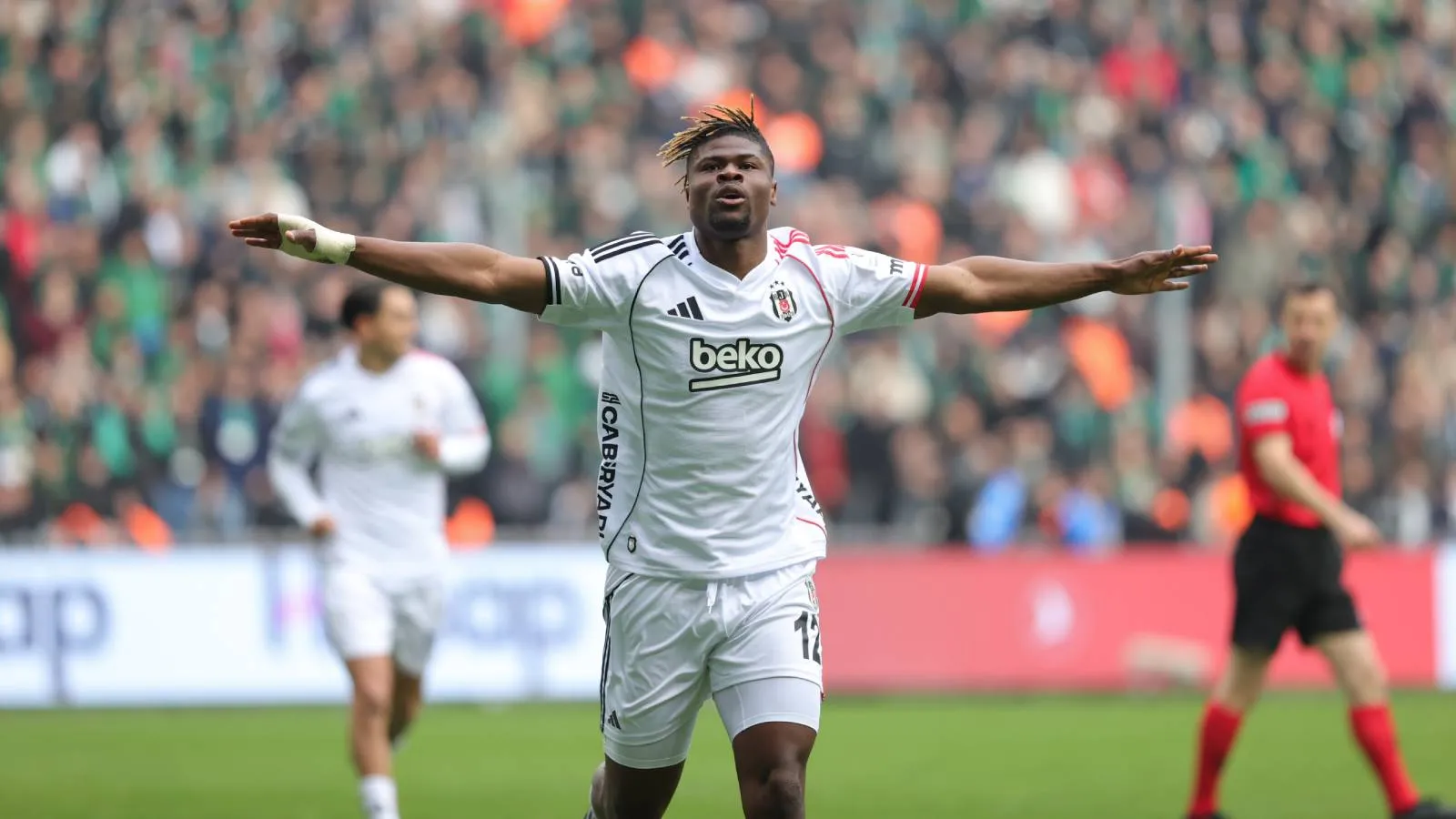 Beşiktaş, Kocaeli’de 1-0’la derbiye moralli gitti!