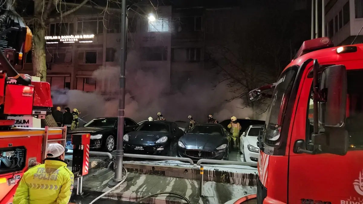 Bir araçta başlayan yangın 14 araca sıçradı! 100 milyon TL lik hasar 2