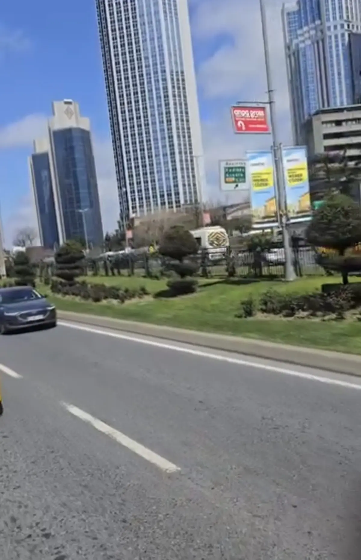 İstanbul daki çatışmada yürekler ağza geldi! Kurşun İETT otobüsüne isabet etti 3