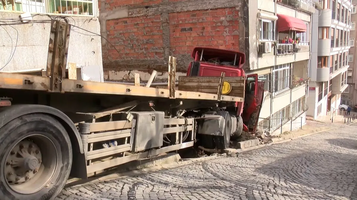 Beşiktaş’ta TIR’ın Freni Boşaldı, Facia Önlenmiş!